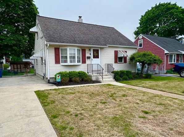 704 Cooper St, Florence, NJ 08518