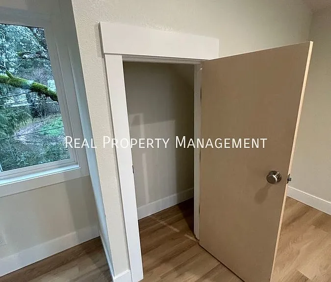 4749 NE Everett Dr #C — Photo 28