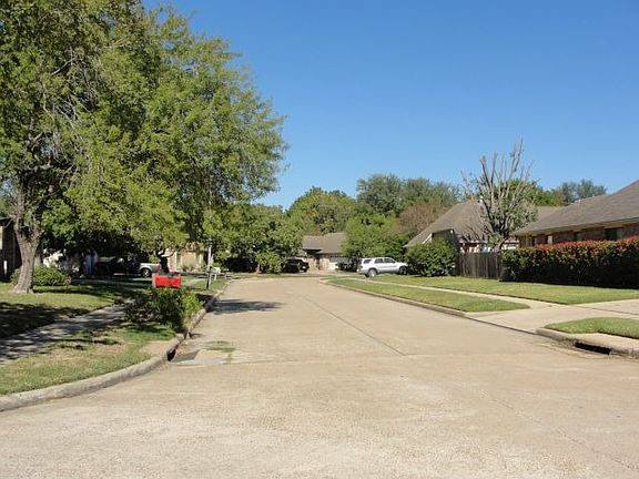 3rd image of 6330 Pecan Wood Dr
