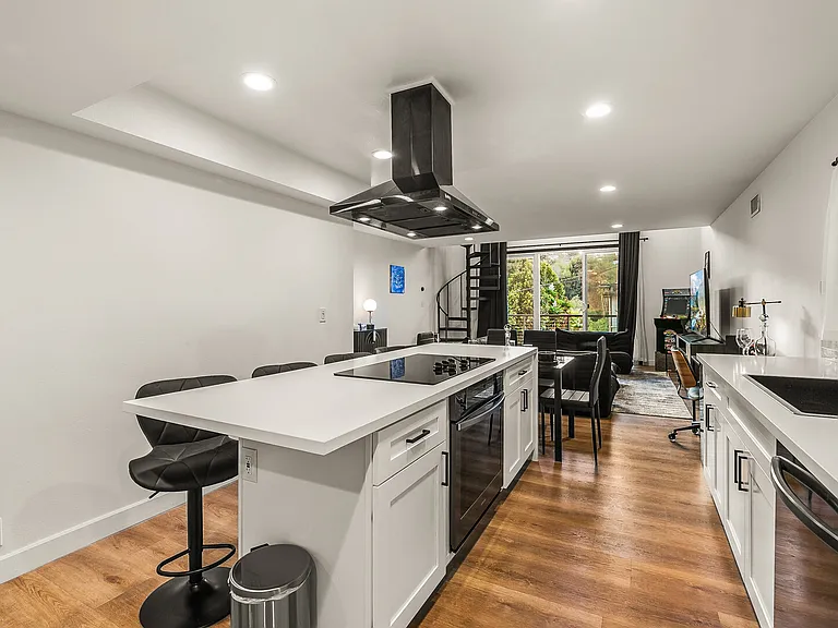 Oak Point Dr — Photo 11