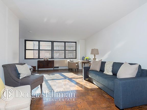 3rd image of 130 E 18th St APT 14N
