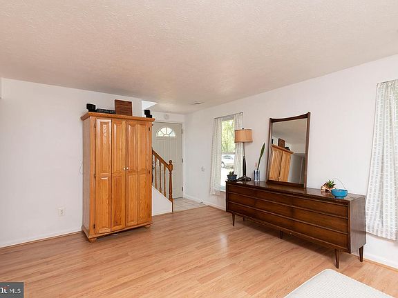 3rd image of 1666 Secretariat Dr