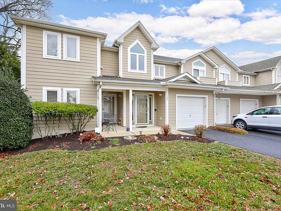 3rd image of 107 Heron Ct #611C