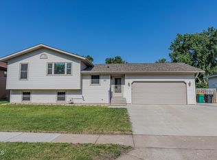 1430 S Reno Dr, Bismarck, ND 58504