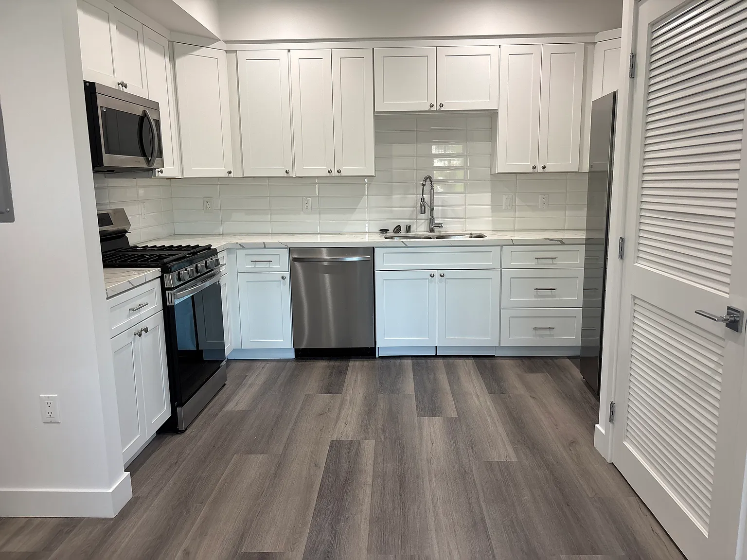 627 N Dillon St — Photo 2