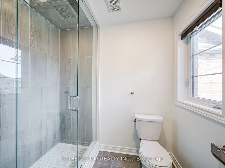 60 Lewis Ave — Photo 33