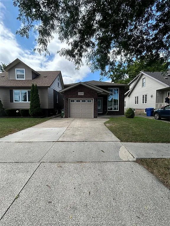 5 bed, $2,350 — Photo 2