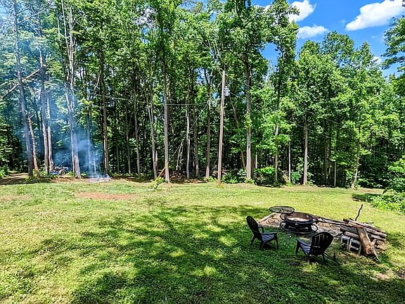 3rd image of 701 Roughshod Ln