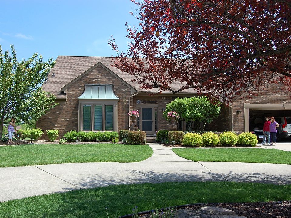 1st image of 37748 W Meadowhill Dr