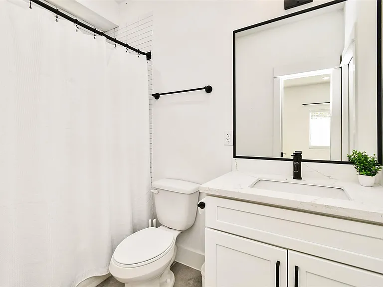 208 N York St #B — Photo 6