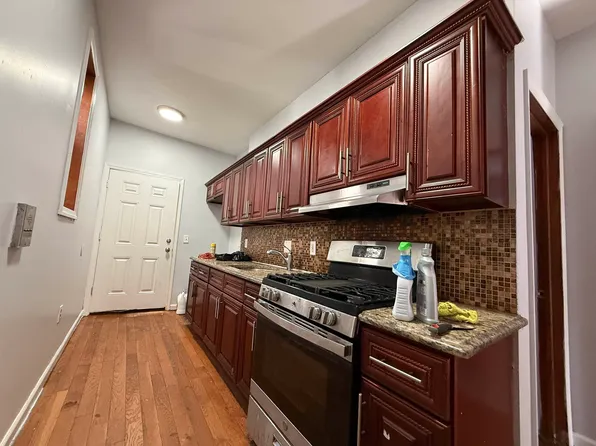 1156 Sutter Avenue image 1 of 6