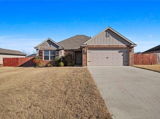1301 Arkansas Ln, Prairie Grove, AR 72753