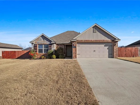 1301 Arkansas Ln, Prairie Grove, AR 72753