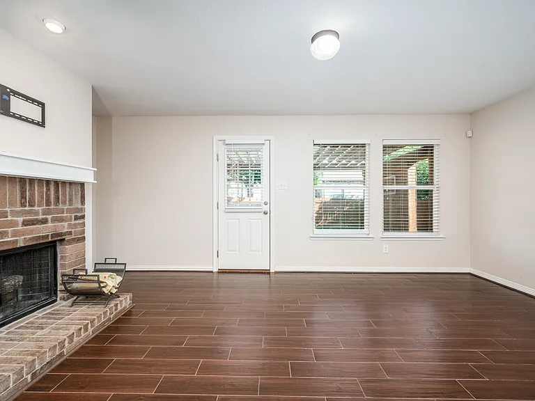 6504 Corral Ln — Photo 4