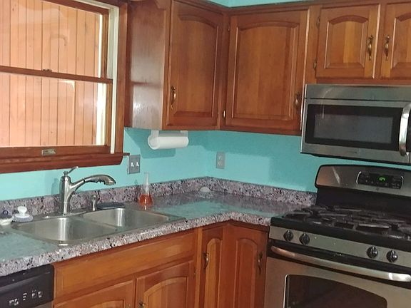2nd image of 160 S Colonial Dr