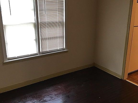 5th image of 907 Newport News Ave
