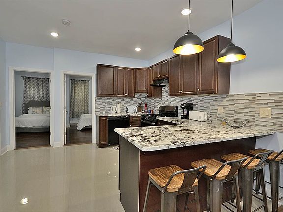 4th image of 294 Ege Ave #1