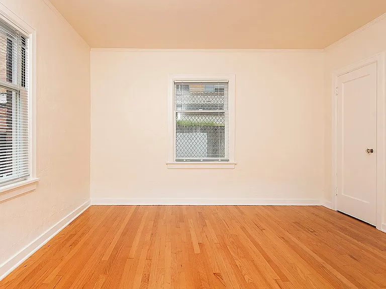 608 Belmont Ave E — Photo 17