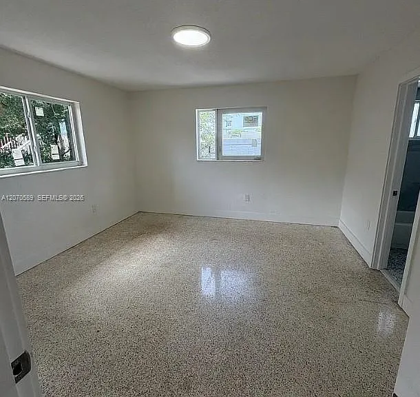 1811 NW 19th Ter #5 — Photo 4