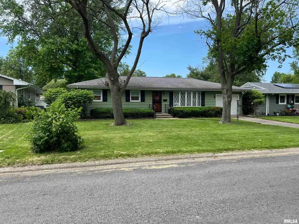 3 Randall Ct, Jacksonville, IL 62650
