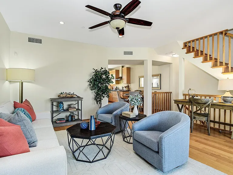 1413 Locust St — Photo 10