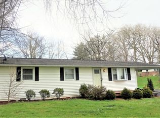 208 Maple Grove Subdivision Rd, Lewisburg, WV 24901