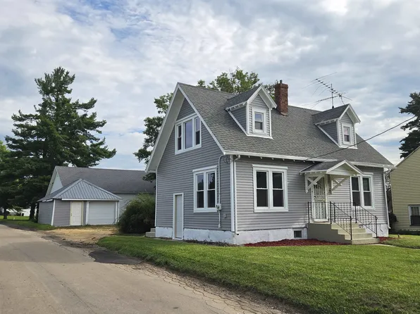 856 W American St, Freeport, IL 61032
