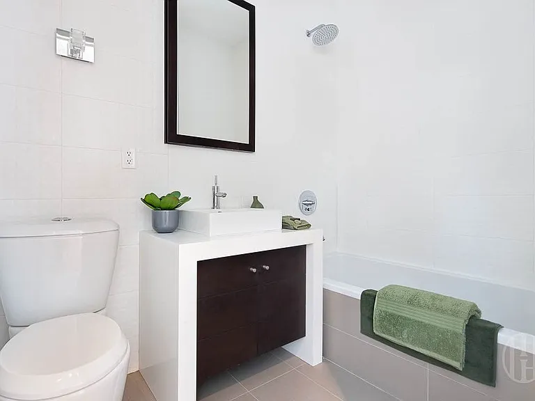 182 15th St #3C — Photo 3