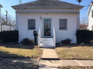206 S Cedar St, Nokomis, IL 62075