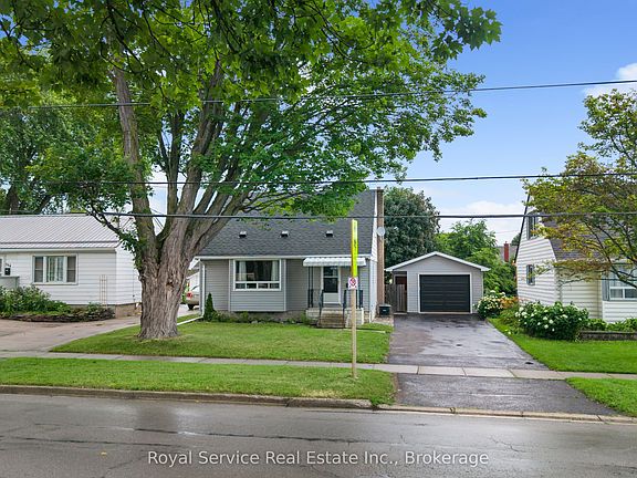 3rd image of 558 Burnham St