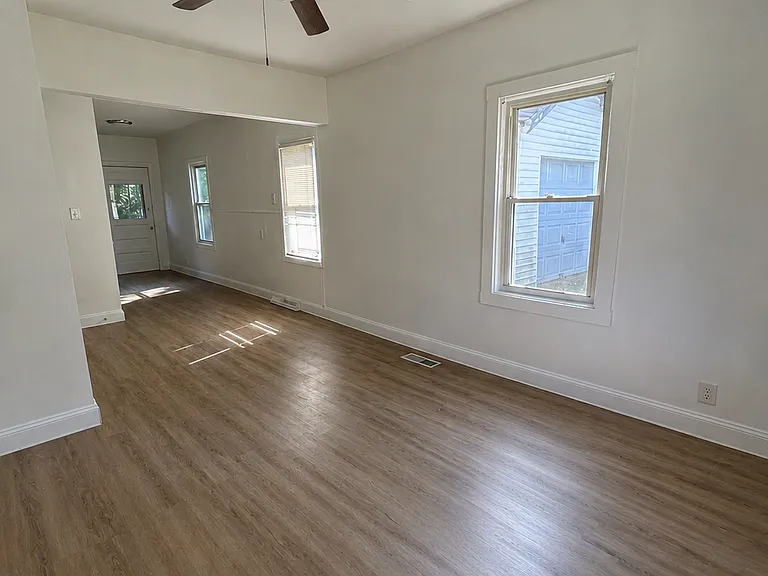 4447 Mayhew Ave — Photo 2