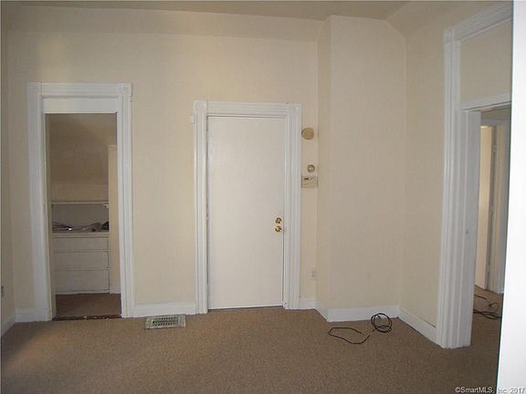 4th image of 15 Elizabeth St #1