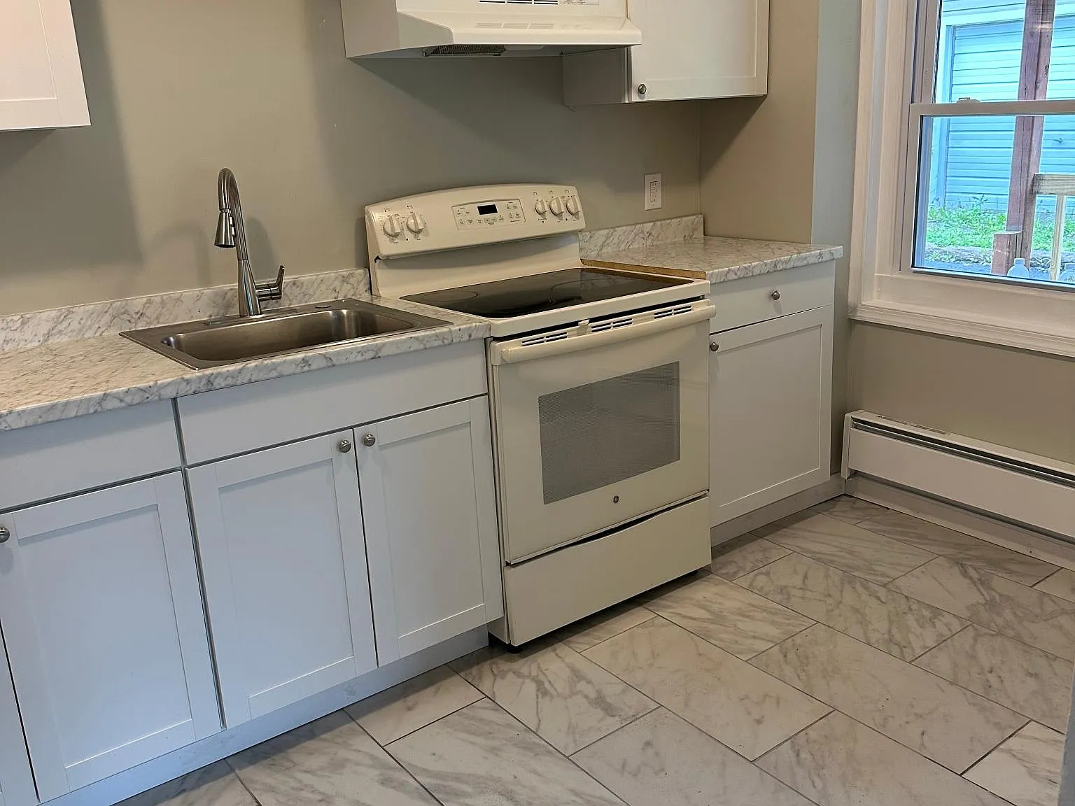 4 bed, 1500 sqft, $1,400 — Photo 2