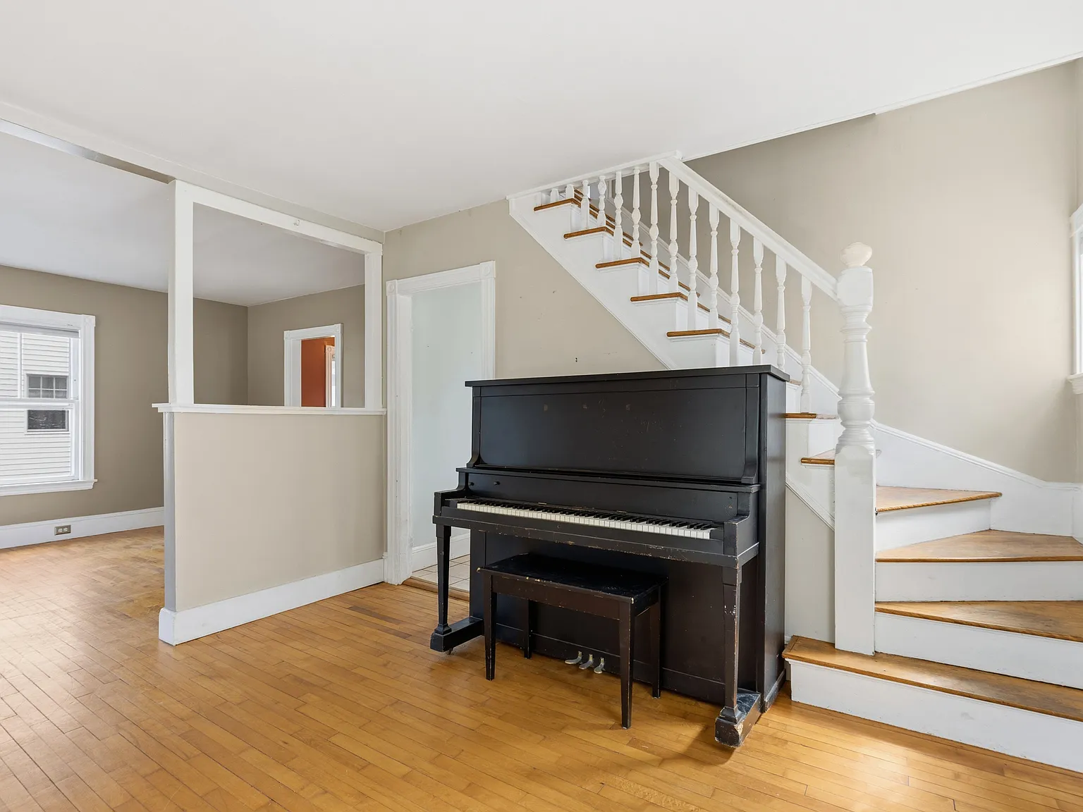 4 bed, 1.5 bath, $3,200 — Photo 4