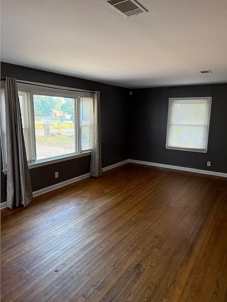 3 bed, 1000 sqft, $1,390 — Photo 3