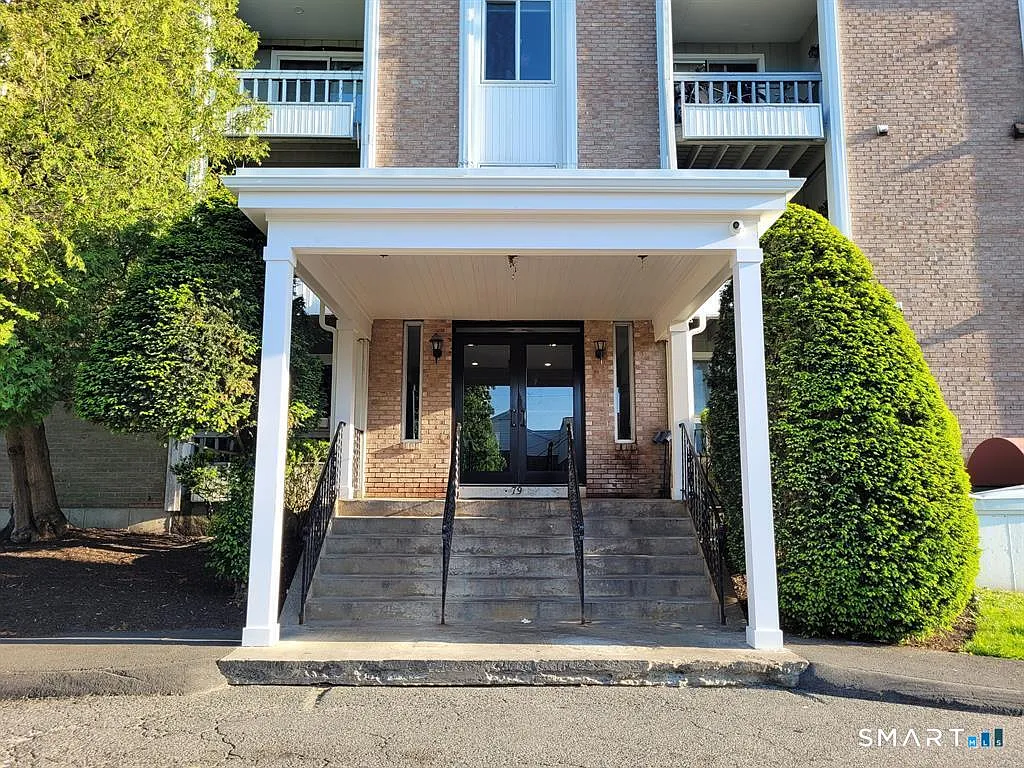 73 Park Ave — Photo 2
