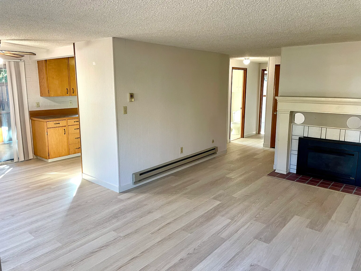 2 bed, 735 sqft, $1,595 — Photo 2