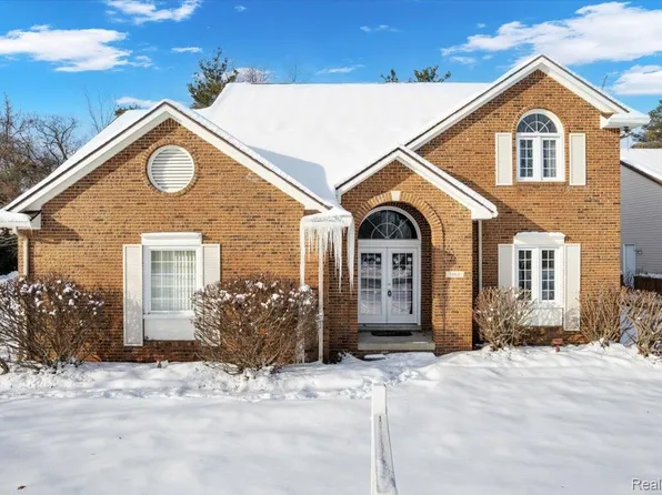 1468 Stauch Dr, West Bloomfield, MI 48324