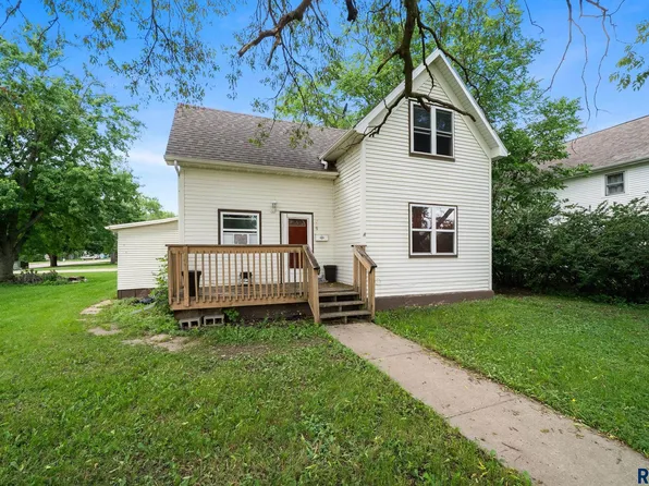 219 S Union Ave, Madison, SD 57042