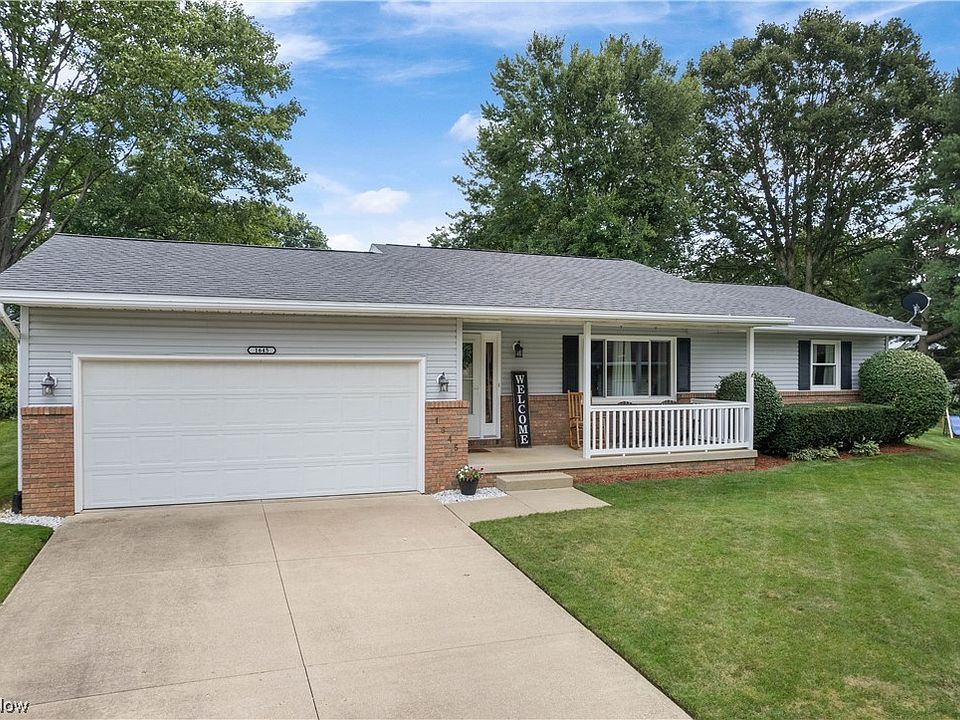 1st image of 1645 Oakwood Cir