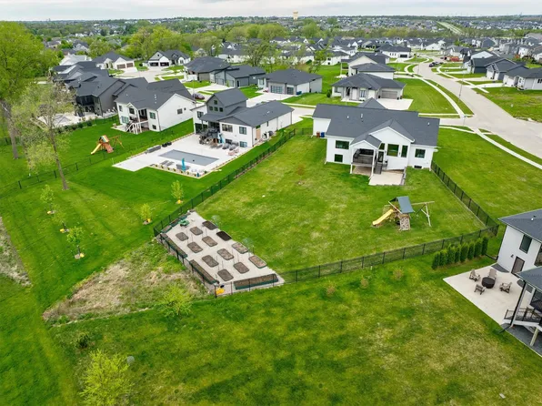 5035 150th St, Urbandale, IA 50323
