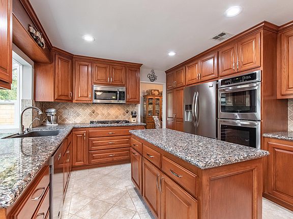 3rd image of 12545 Hillside Dr