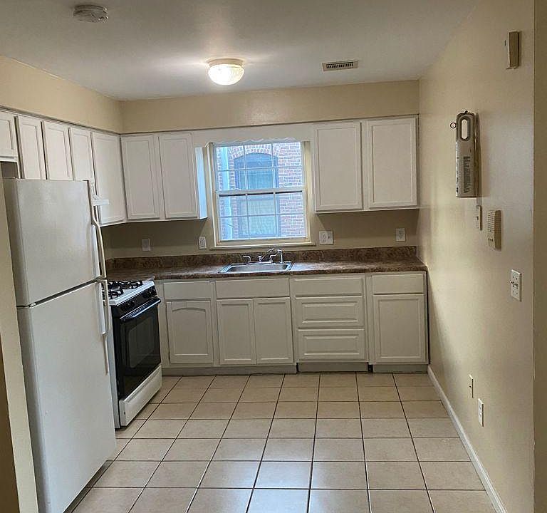 1st image of 84 Roseville Ave Floor 2