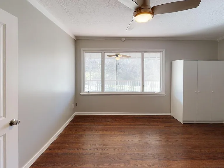 407 SW Stratford Rd — Photo 9