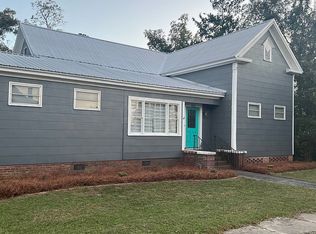 610 W James St, Claxton, GA 30417