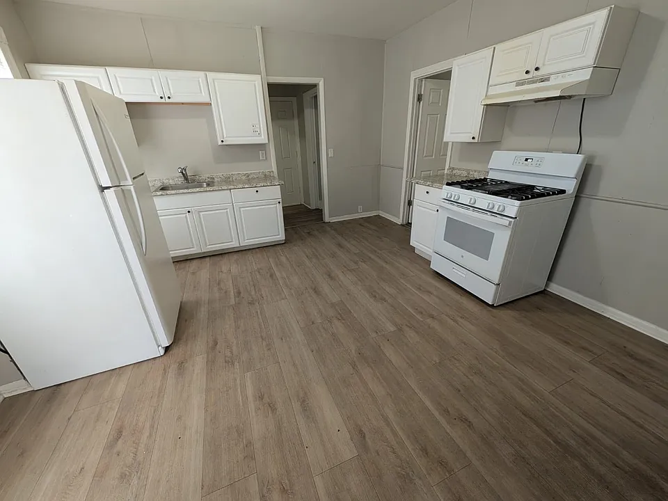 834 Congress Ave #1