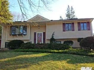 74 Greenhills Rd, Huntington Station, NY 11746