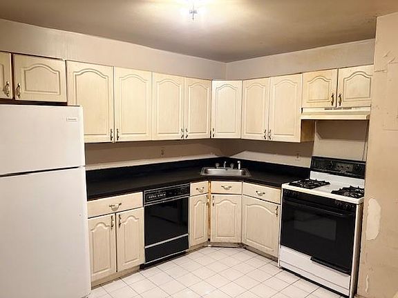 2nd image of 1229 E 80th St #178