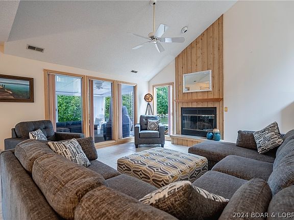 3rd image of 27 Tailfeather Dr