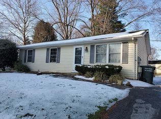 24109 Club View Dr, Gaithersburg, MD 20882